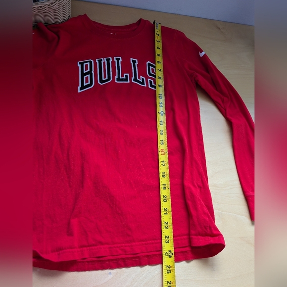 The Nike Tee Red Long Sleeve Bulls Kid Shirt Size Large (14-16) NBA Basketball - Picture 9 of 9